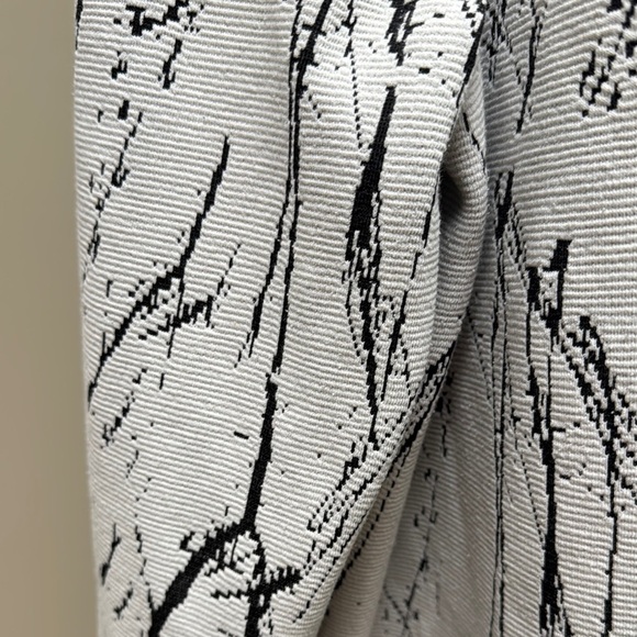 H&M Black and White Crew Neck Sweater - Picture 5 of 11